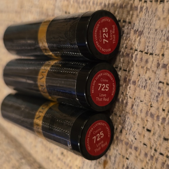 REVLON BRAND WOMEN'S SUPER LUSTROUS LIPSTICK BUNDLE OF 3 - Picture 2 of 6